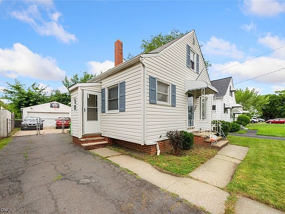 5th image of 23501 Hartland Dr