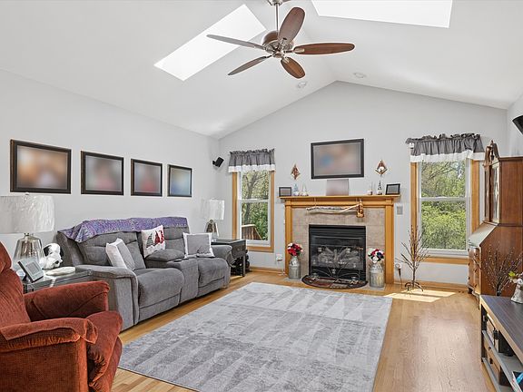 4th image of 1479 Mackenzie Ln