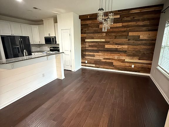 5th image of 2418 Alyssa Ln