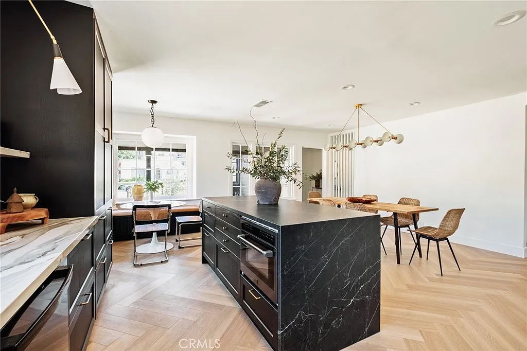 3 bed, 1783 sqft, $8,599 — Photo 4