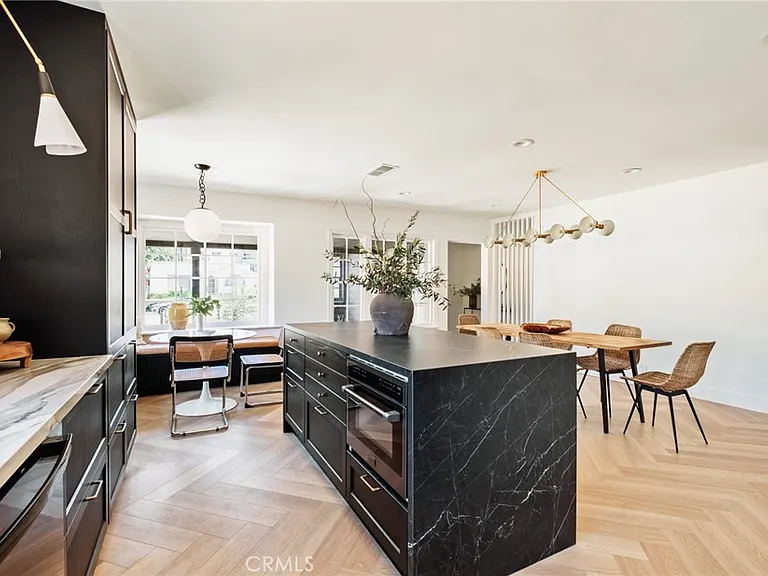 11110 Landale St — Photo 4
