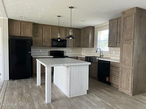 3rd image of 316 Commodore Drive