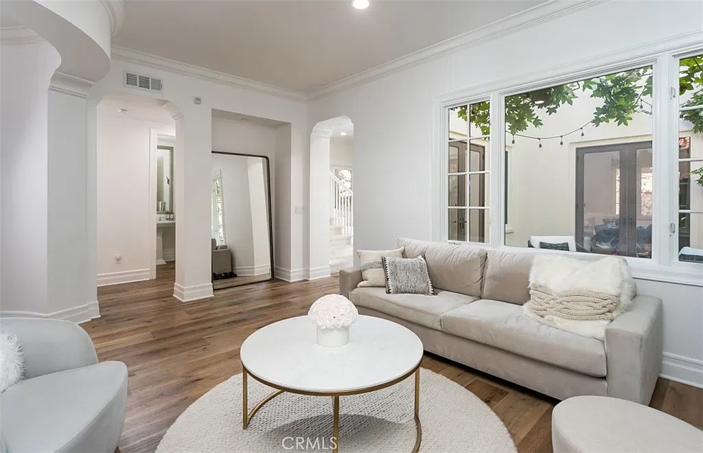 3 bed, 2.5 bath, 2702 sqft, $18,995 — Photo 4