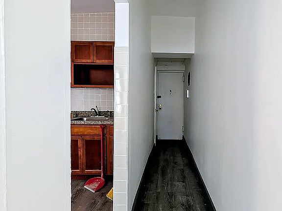 5th image of 149 S 4th St APT 25