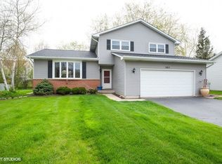 563 Roosevelt Ct, Grayslake, IL 60030