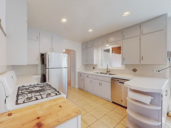 3rd image of 4930 Palo Alto Ave SE