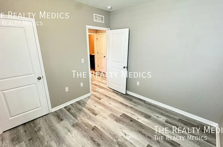 10906 Carlton Fields Dr — Photo 30