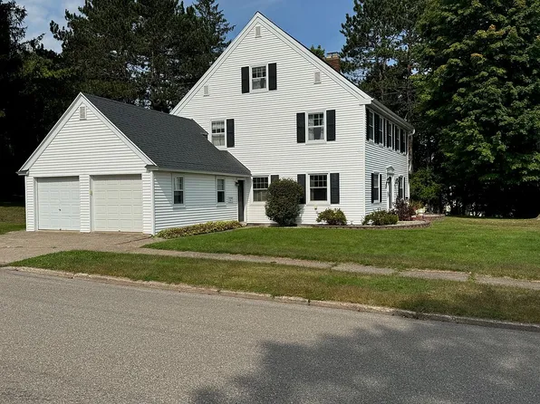 203 N 8th Ave, Iron River, MI 49935