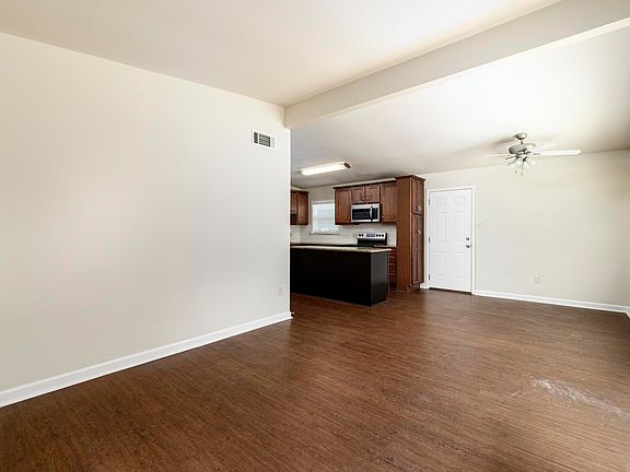 3rd image of 44 Sheraton Dr