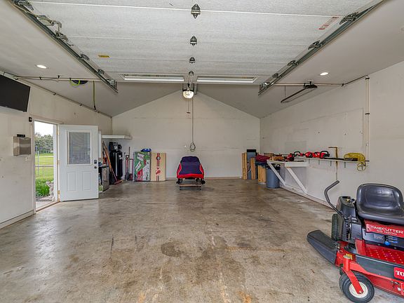 5th image of 704 N 1st St