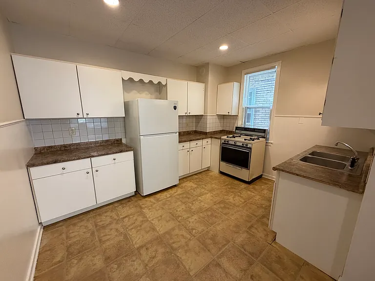 271 Grote St #1 — Photo 6