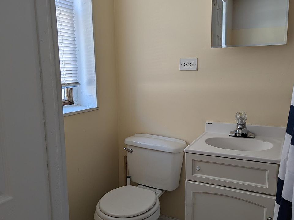 1st image of 4421 N Broadway St APT 9