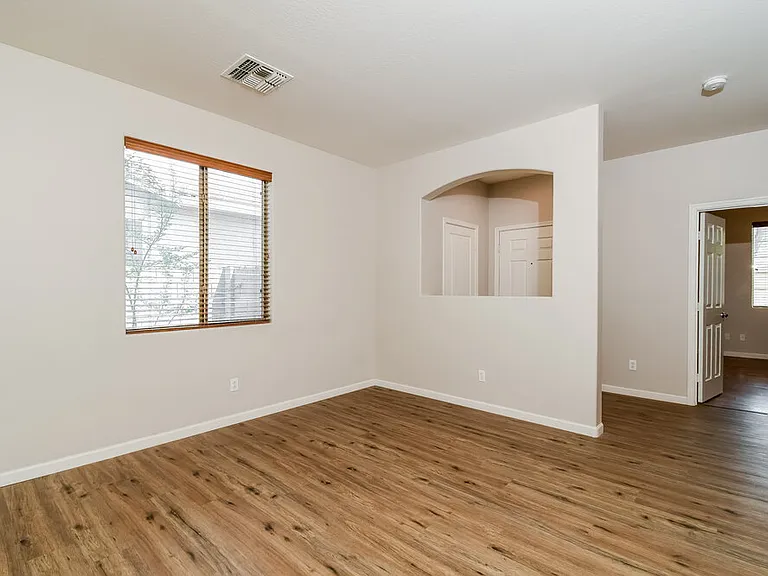 1062 E Nickleback St — Photo 5