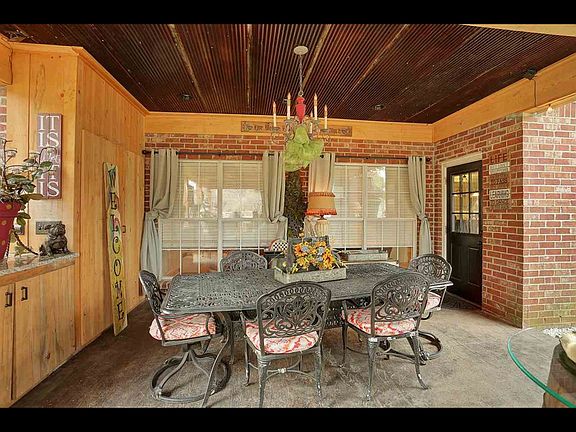 3rd image of 117 Woodlands Green Dr