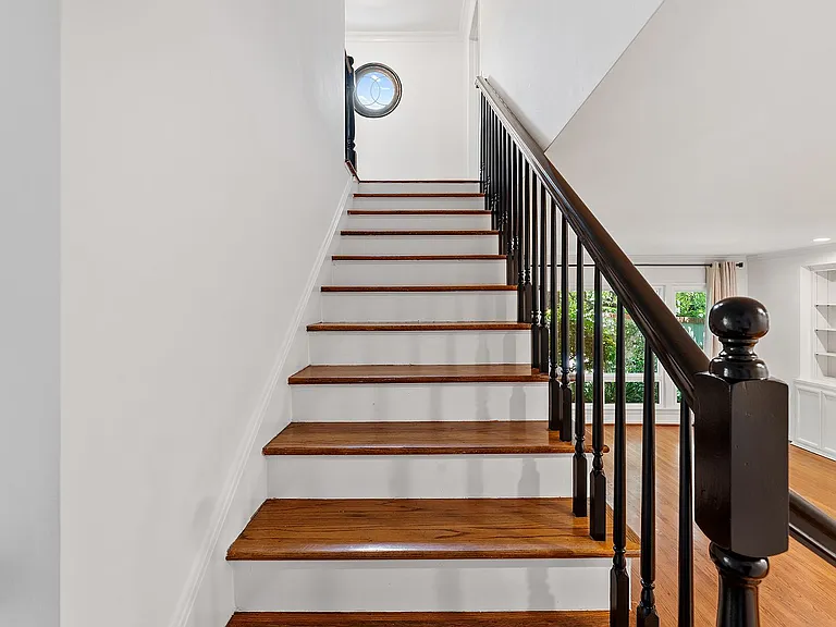 11053 Strathmore Dr — Photo 29