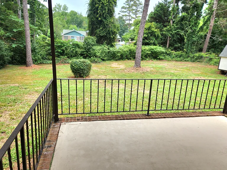 1482 Wesley Dr — Photo 10