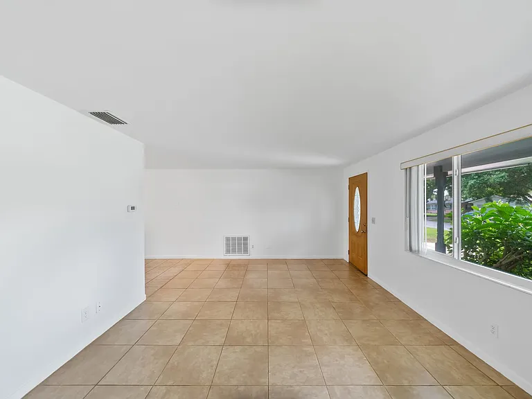 1812 Lady Mary Dr — Photo 5