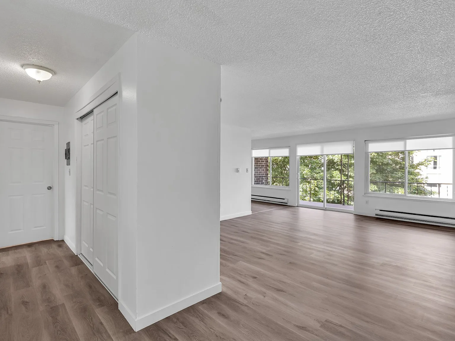 2 bed, 902 sqft, $1,800 — Photo 4
