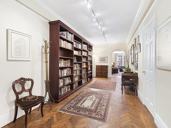2nd image of 15 W 81st St #5E