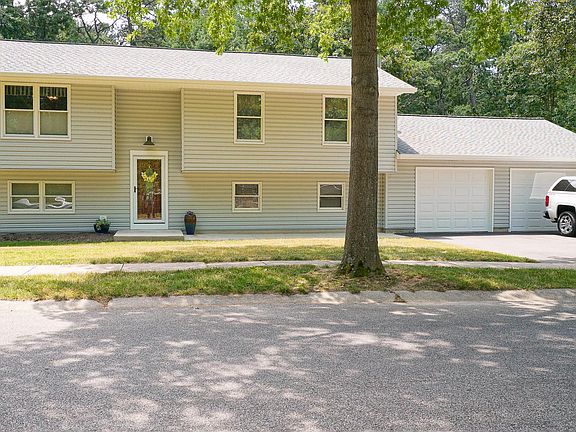 3rd image of 843 Derby Farms Dr