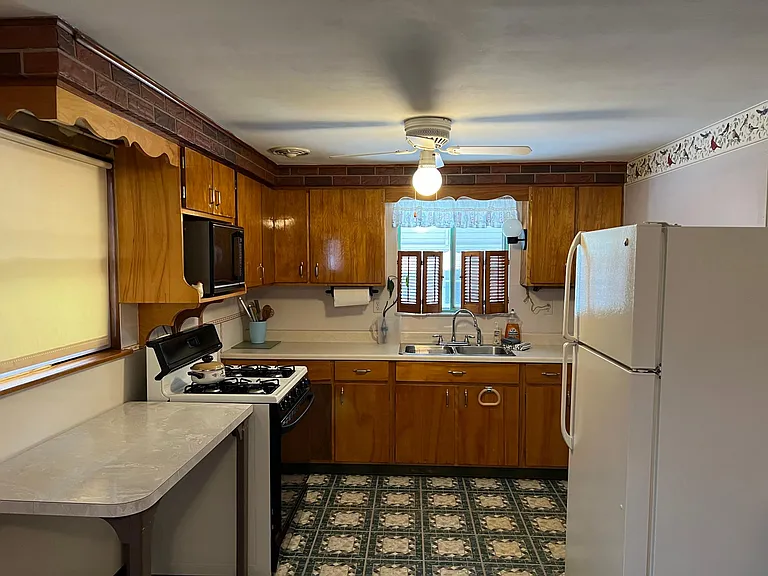 310 Pine St — Photo 6