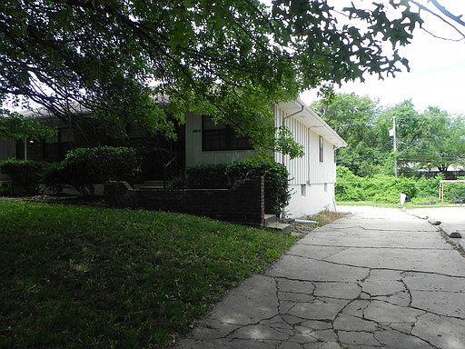 1st image of 703 NW 6th St APT B