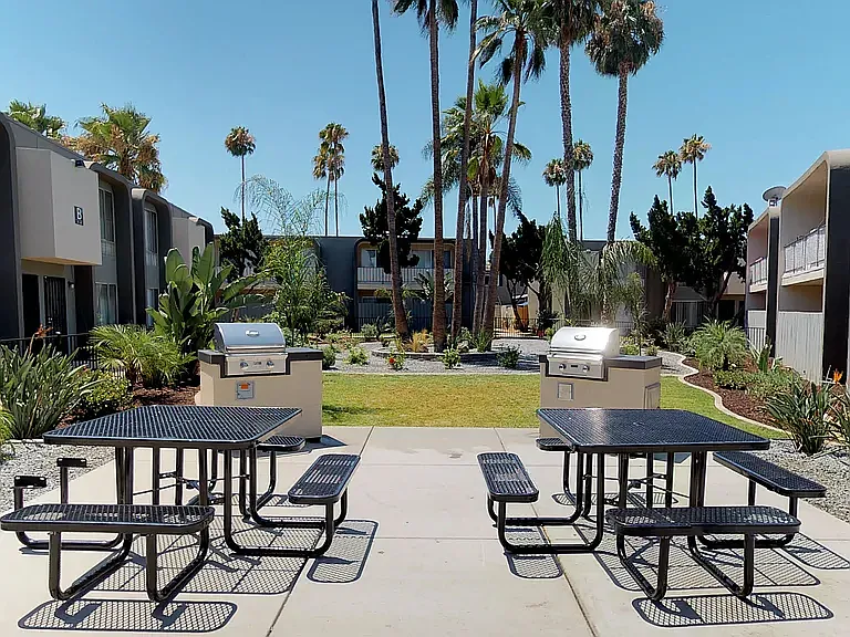 1002 N Mollison Ave #H11 — Photo 3