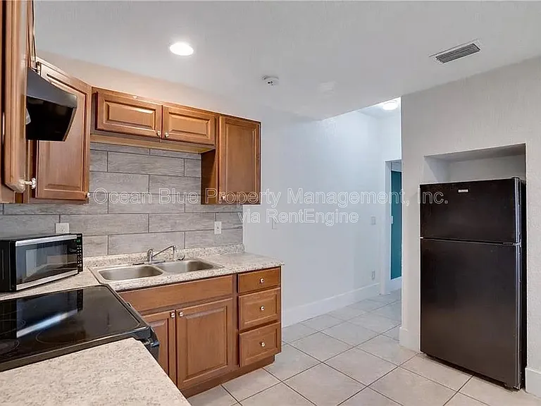 316 W Columbus Dr #A — Photo 4