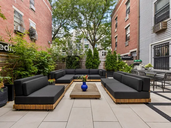 256 Bedford Avenue image 4 of 27