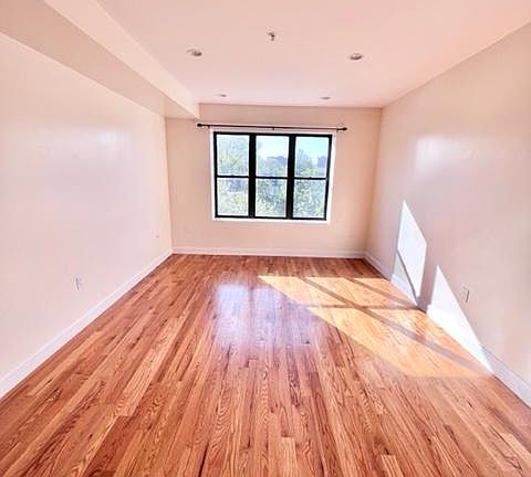 5th image of 93 N Walnut St #306