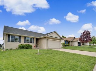 1221 Prairie Rose Dr SW, Cedar Rapids, IA 52404