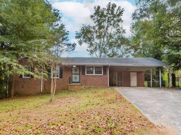 903 Longleaf Dr, Forest Park, GA 30297