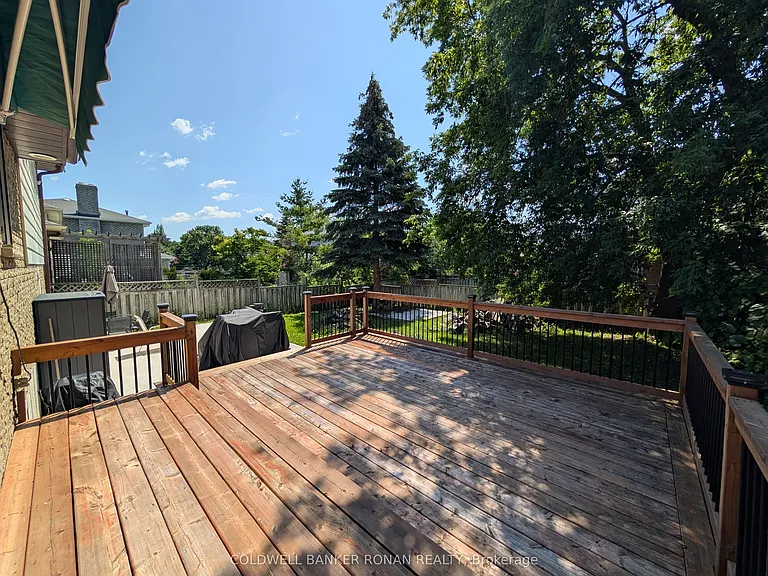 41 Camrose Dr — Photo 25