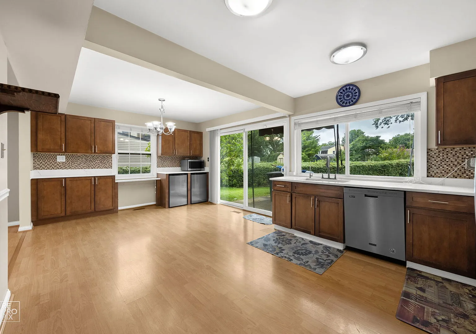 3 bed, 2.5 bath, 1790 sqft, $3,200 — Photo 3