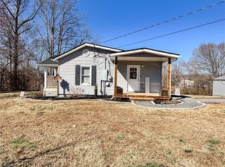 187 Eaton St, Mount Airy, NC 27030