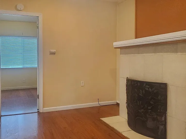 564 Alhambra St — Photo 10
