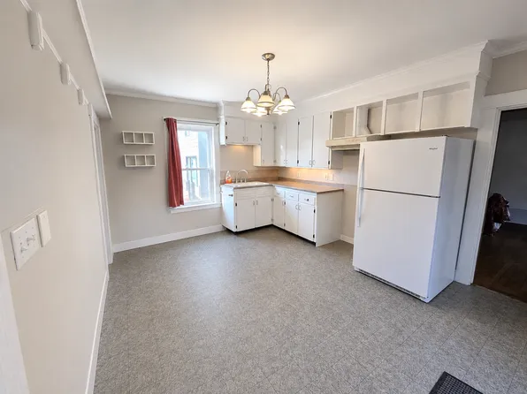 85 Pierce St, Lewiston, ME 04240