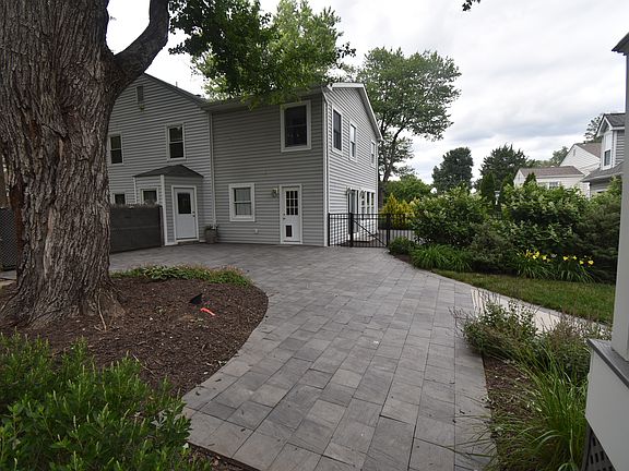 3rd image of 2901 Meadow View Rd
