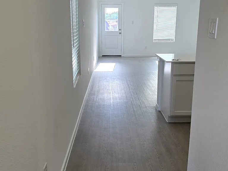 6300 Sanderling St — Photo 8