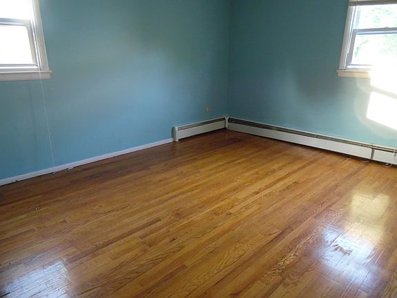 3rd image of 6 Dahnert Park Ln