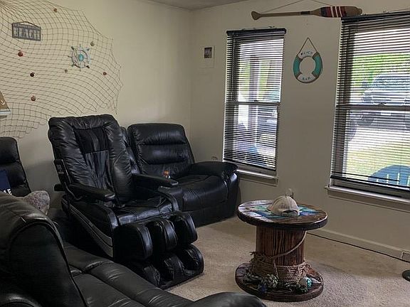 3rd image of 3512 Columbus Dr