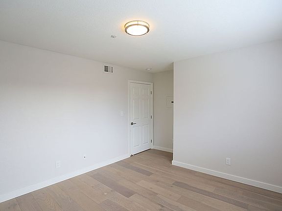 4th image of 90 Athol Ave