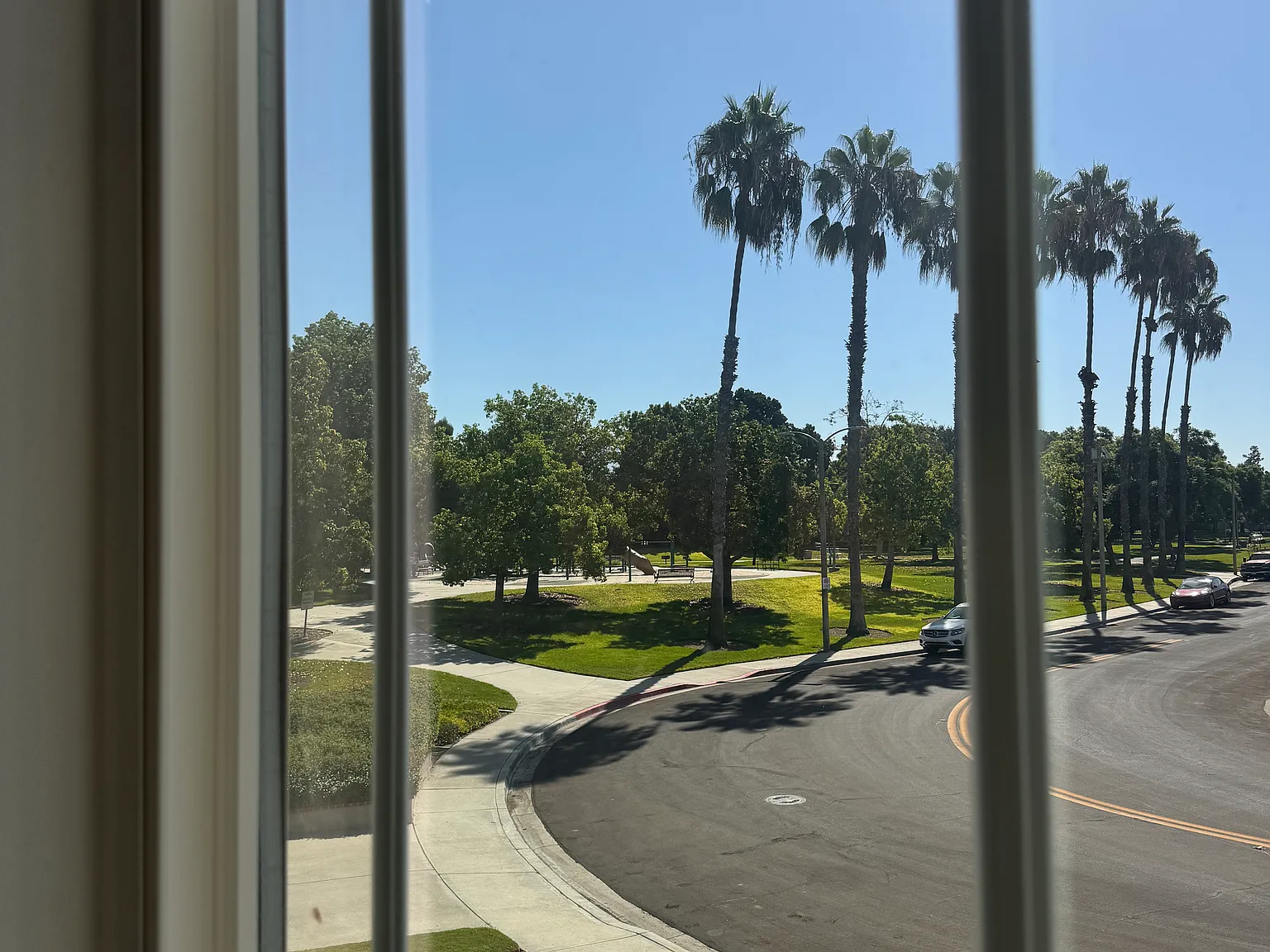 6 bed, 2318 sqft, $7,250 — Photo 2