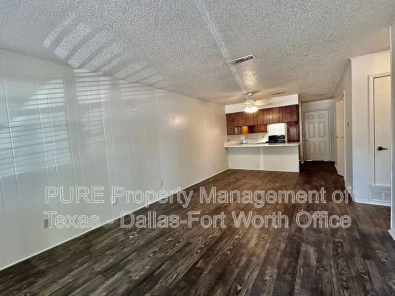 2 bed, 1.0 bath, 1270 sqft, $1,300 — Photo 4
