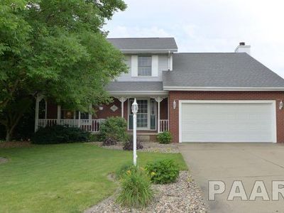 902 Sunburst Ln, Washington, IL, 61571