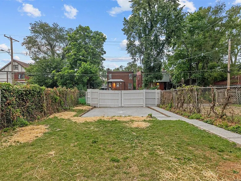 5911 Pershing Ave — Photo 22