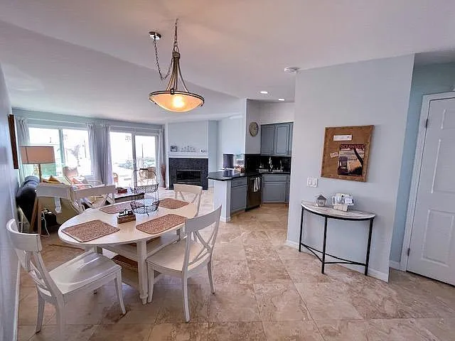 2 bed, 1076 sqft, $5,000 — Photo 2