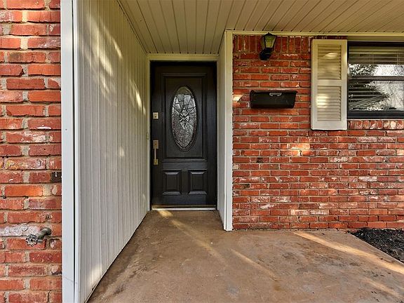 2nd image of 1729 Lenox Dr