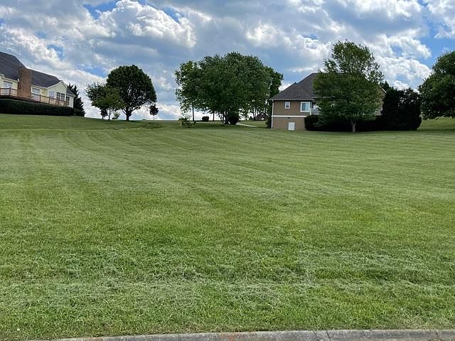 1st image of Bentwood Dr