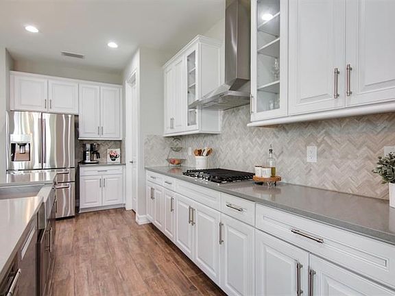 5th image of 4646 Tivoli Dr